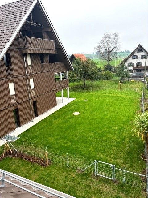 Grosszügige 4.5 Zimmer-Gartenwohnung mit 390m2 idyllischem Garten - Bild 1
