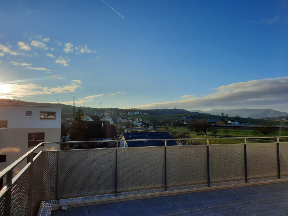 Nachmieter gesucht: Helle 5.5-Zimmer-Wohnung mit Balkon und Weitsicht in Lupfig - Bild 2