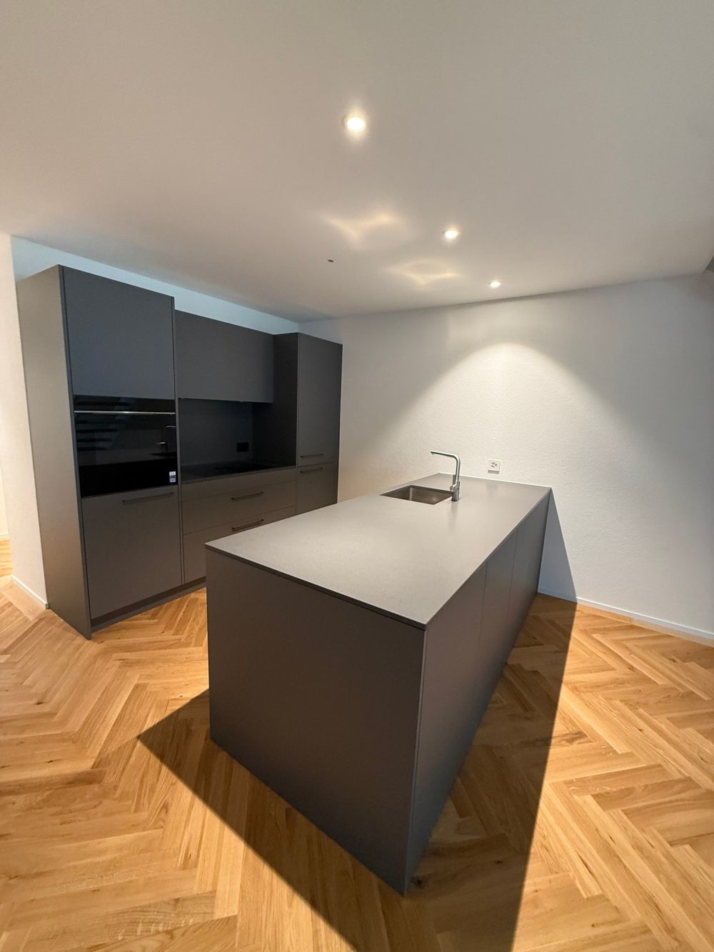 Moderne 4.5-Zimmer-Maisonettewohnung in ruhiger Lage in Blauen - Bild 1