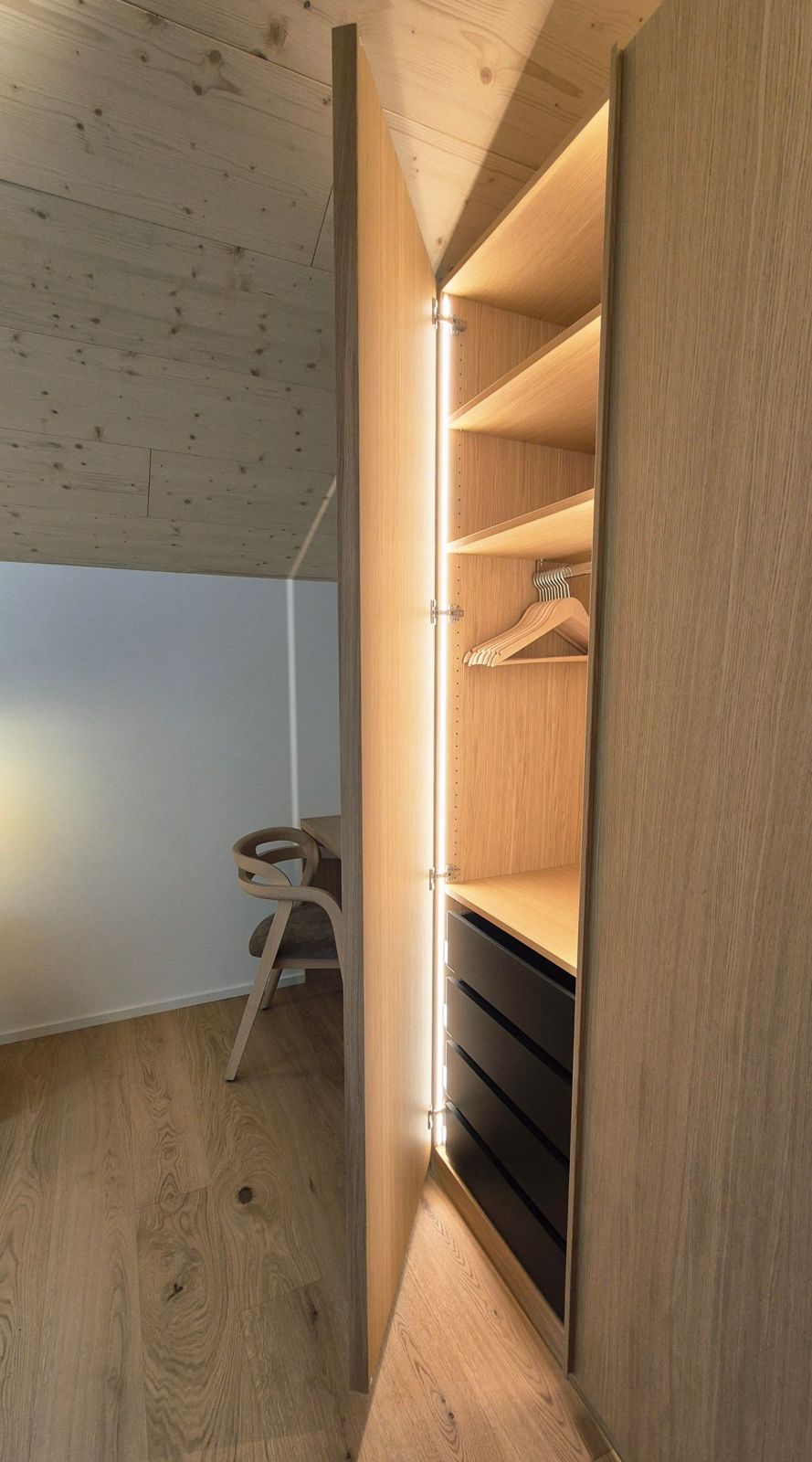 Ein Penthouse über den Dächern von Andermatt – modern, warm & alpin - Bild 6