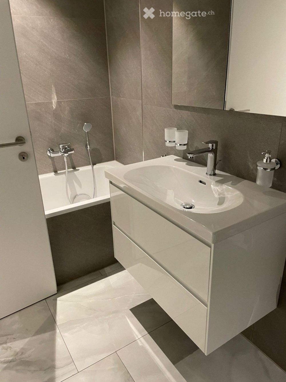 Moderne 3.5-Zimmer-Neubau-Wohnung mit Balkon in Laufen - Bild 4