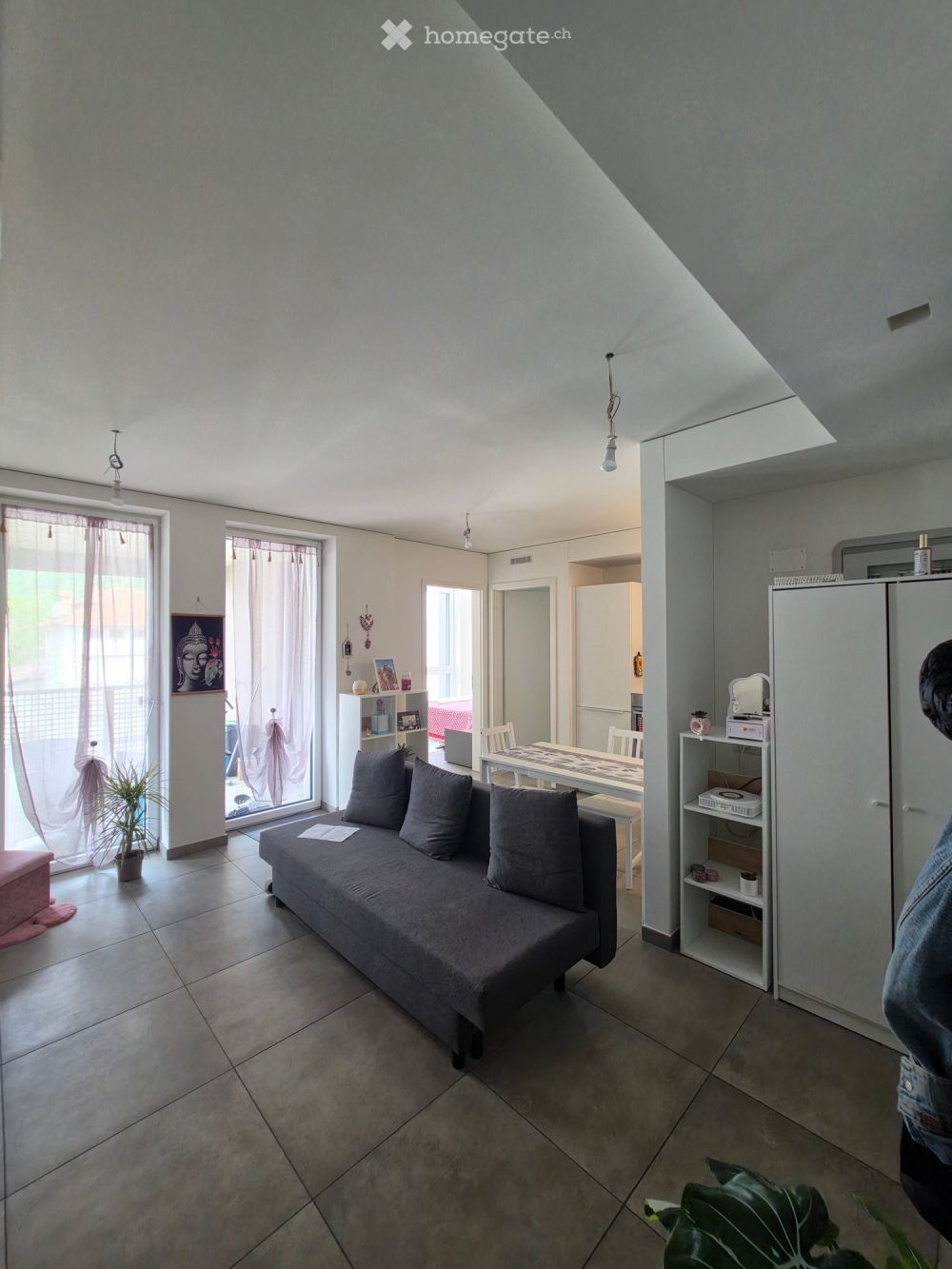 Subentro Moderno appartamento ammobiliato 2.5 locali a Mendrisio - Bild 1