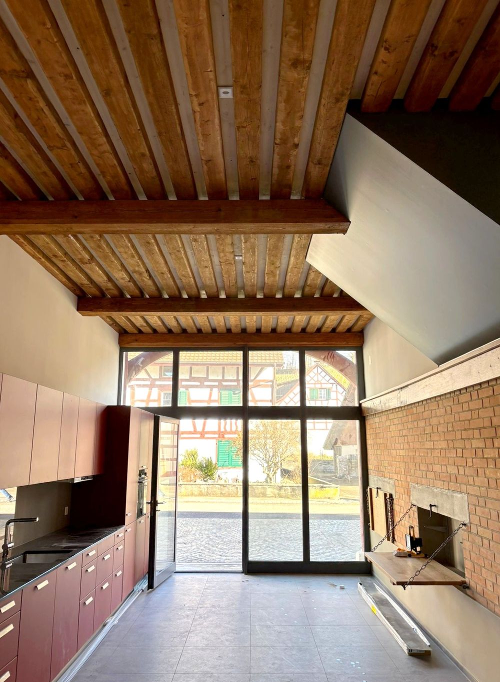 Charmante Wohnung mit zwei Sitzplätzen in wunderschön umgebauten Bauernhaus - Bild 1