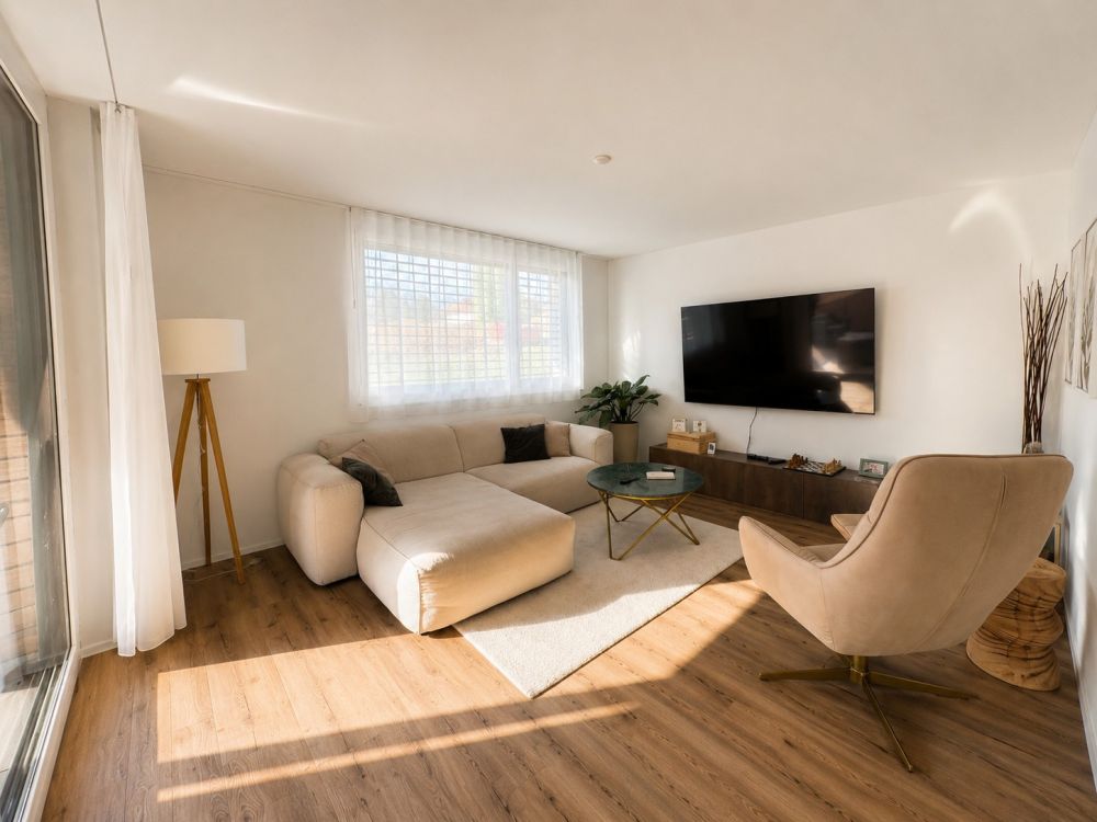 Helle und moderne 4.5-Zimmer-Wohnung mit grosszügigem Balkon - Bild 1