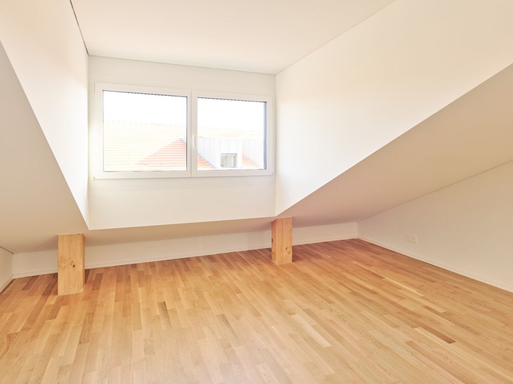 Schönes 3.5-Zimmer-Dachgeschoss mit großer Glasfront auf einem geschützten Balkon - Bild 3