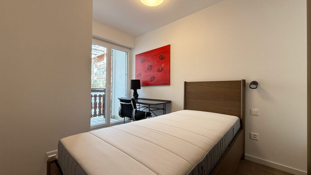 LOC 25 - MARIGNY ANDOLLA 14 - Chambre secondaire avec lit simple et espace bureau / Secondary bedroom with single bed and office area / Camera secondaria con letto singolo e zona scrivania