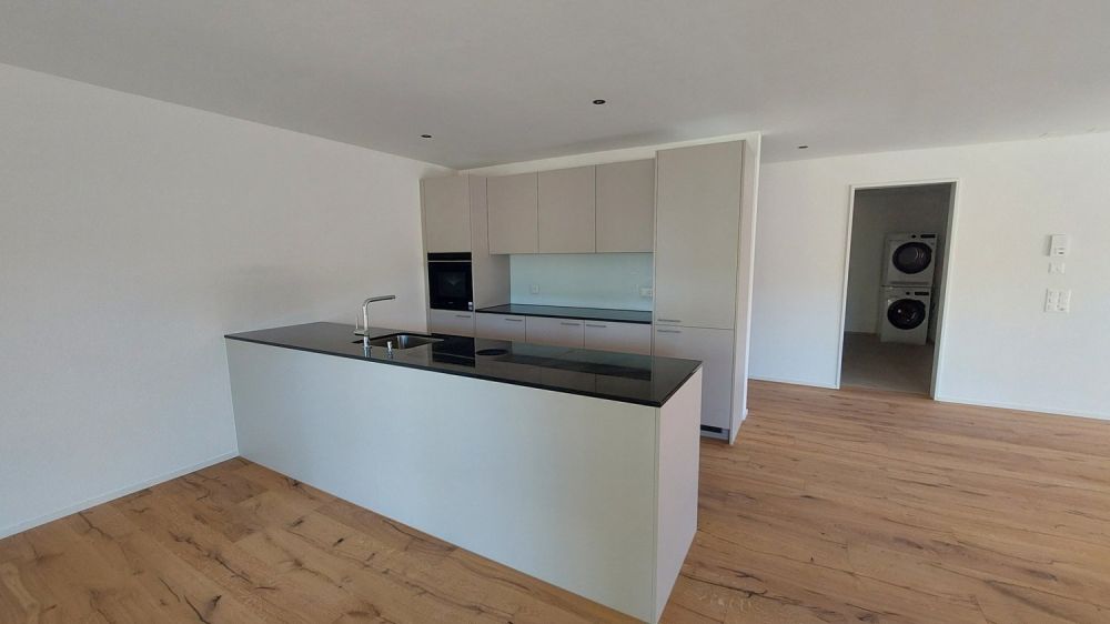 Erstbezug moderne 4.5-Zimmer-Wohnung in Bachs - lichtdurchfluteter Ess- und Wohnbereich