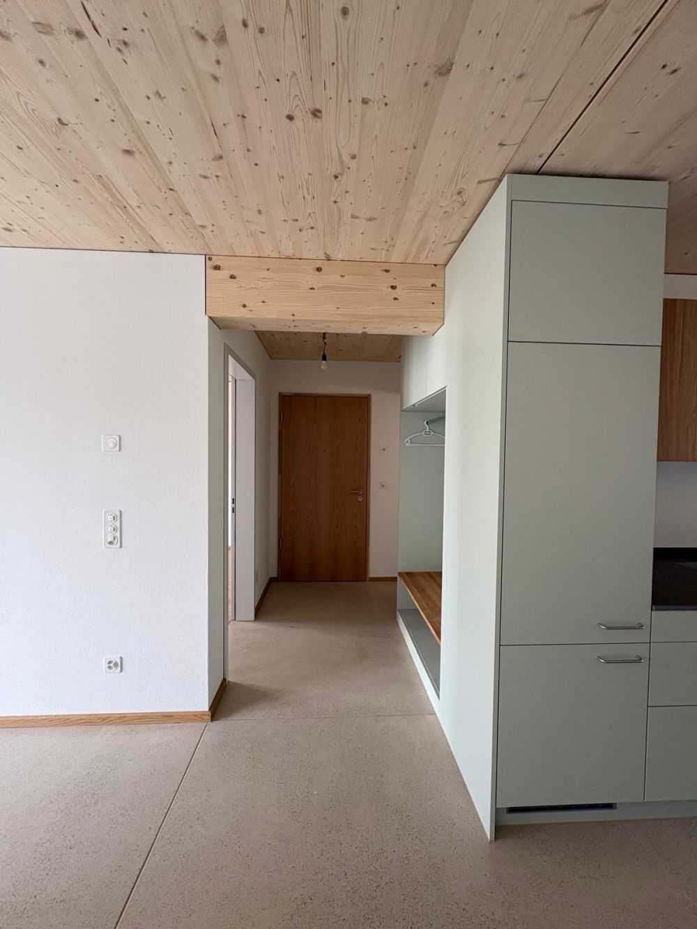 Erstvermietung 5.5 Zimmer-Wohnung in modernem Holzbau - Bild 2