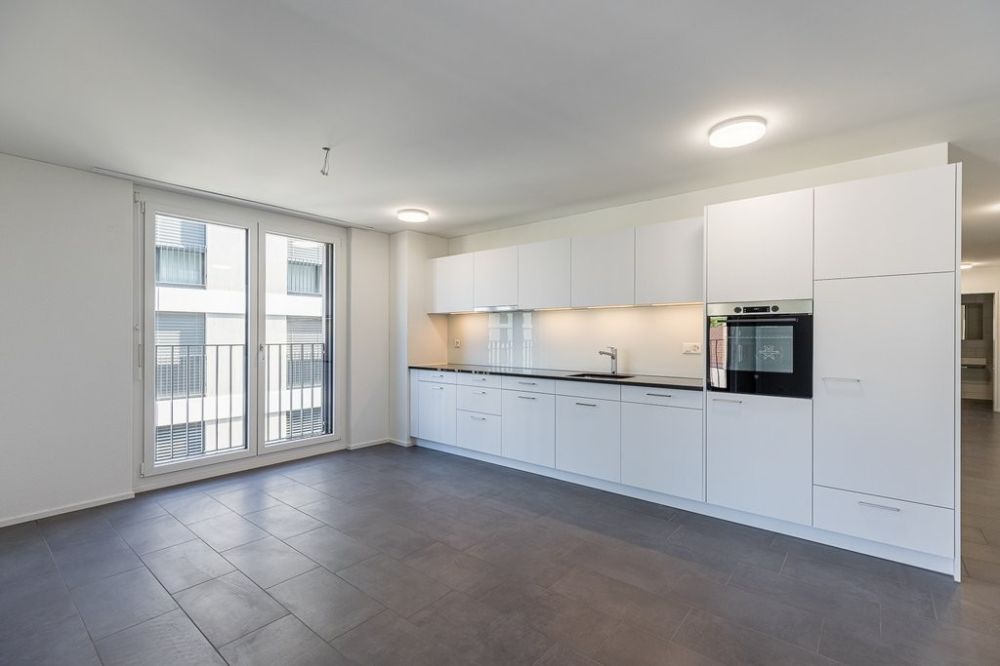 Grosszügige und helle Wohnung - 123-12-0305_Essbereich_mit_Kueche.jpg