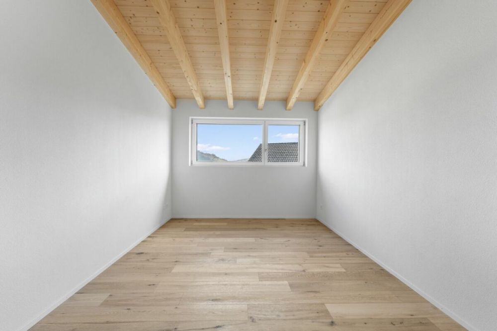 Erstbezug: moderne 3.5-Zimmerwohnung im Dachgeschoss nord - Bild 12