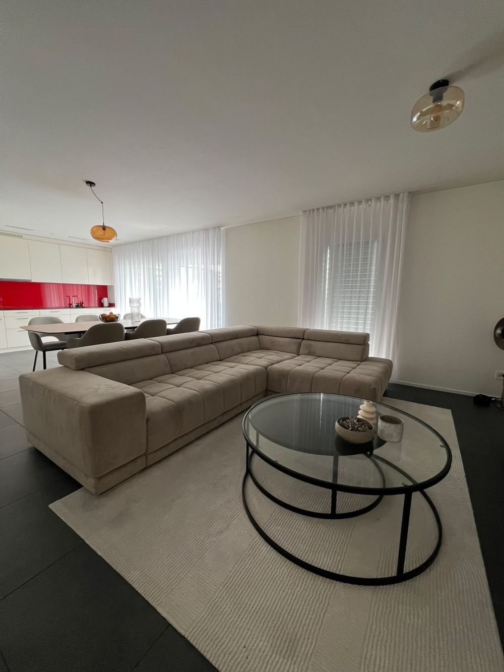 4.5-Zimmer-Wohnung mit grossem Balkon, 2 Einstellplätzen und Lift in Rottenschwil - Wohnzimmer