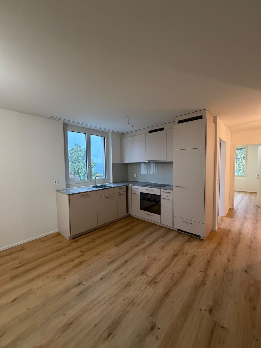 Exklusive 2.5-Zimmer-Wohnung in Stansstad – Erstbezug mit Seesicht - Bild 1