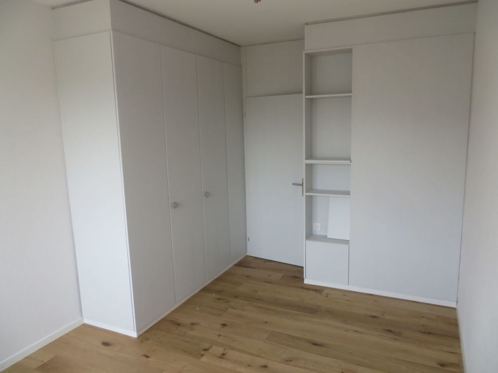 Moderne 6.5 Zr. Wohnung mit Terrasse und wunderbarer Fernsicht - Bild 5