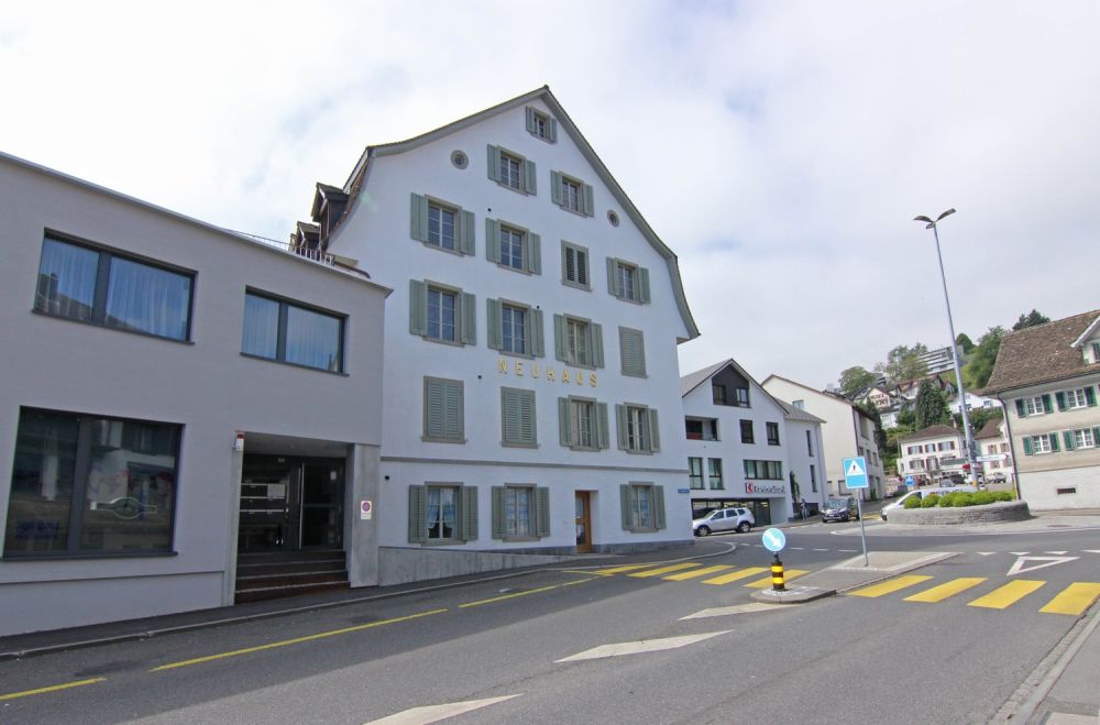 Modern und historisch wohnen  mitten im Dorfkern - Aussenansicht