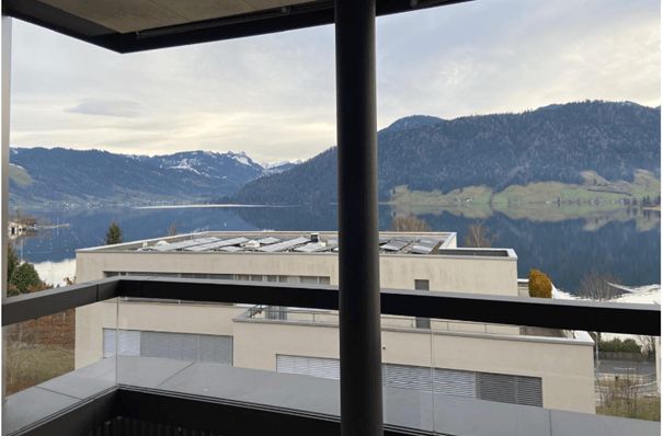 Neubau: Exklusive 2.5-Zimmer-Wohnung mit 180°-Panoramablick auf See & Berge in Oberägeri - Bild 5