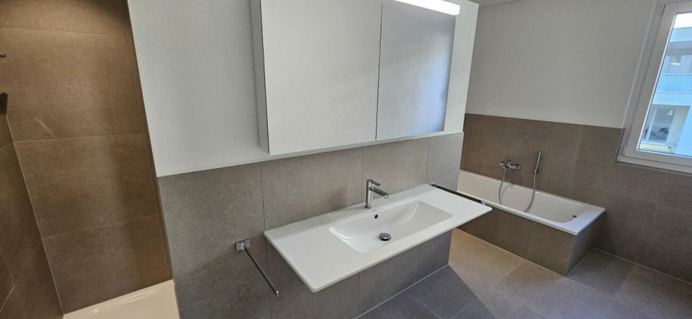 Moderne 4.5-Zimmer-Wohnung mit zwei Badezimmern, grosser Loggia und hochwertigem Ausbaustandard - Bild 9