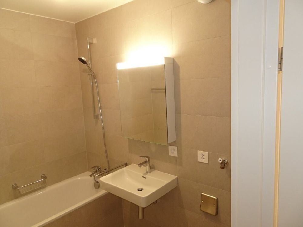 Très beau 4 pièces dans immeuble presque neuf (/!\ conditions HM) - Bild 11