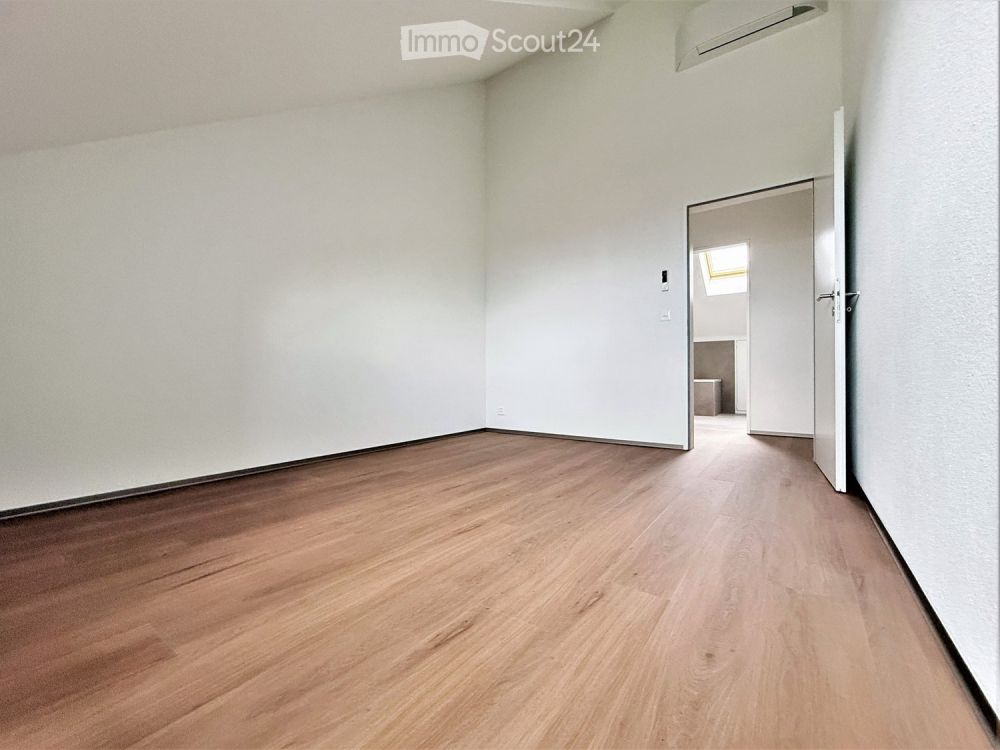 Grosse moderne 3.5 Zimmer Duplex-Wohnung mit Cheminée und Bergsicht - Wohnen über zwei Etagen - Bild 10