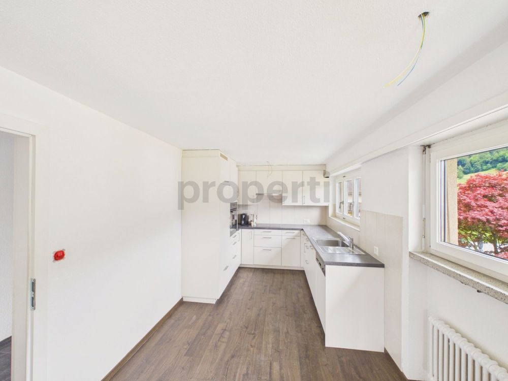 Moderne 4.5-Zimmer-Wohnung mit Balkon und Kamin in Mels - Image 2