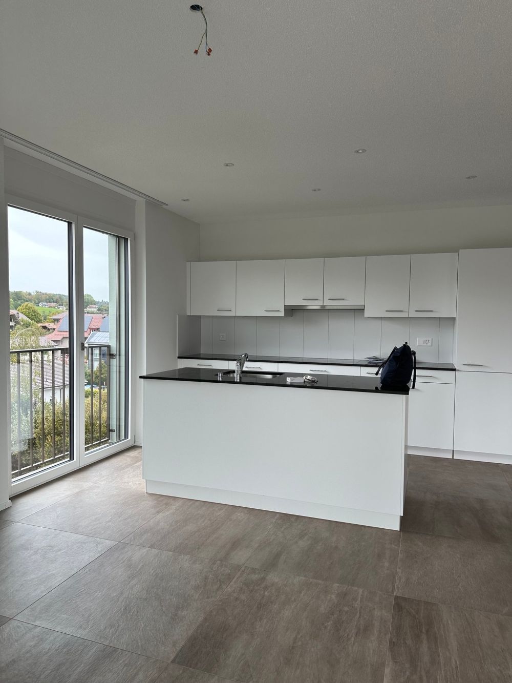 Moderne 4-Zimmer-Neubauwohnung mit Balkon und schöner Aussicht in Uetendorf - Bild 1