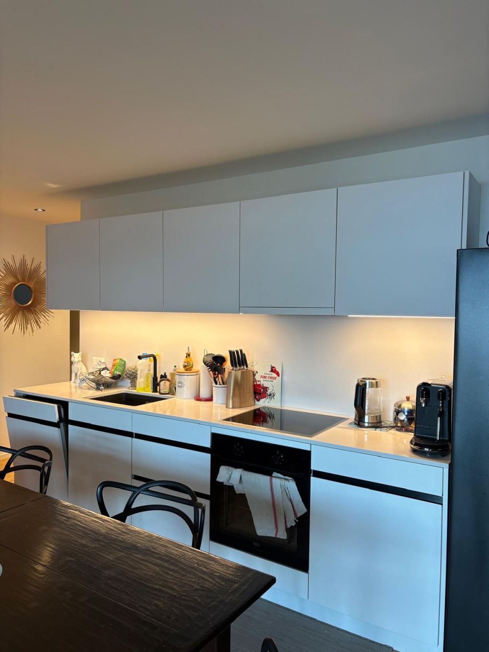 Moderne 2.5-Zimmer-Wohnung mit Balkon und Garage in Menzingen - Bild 3