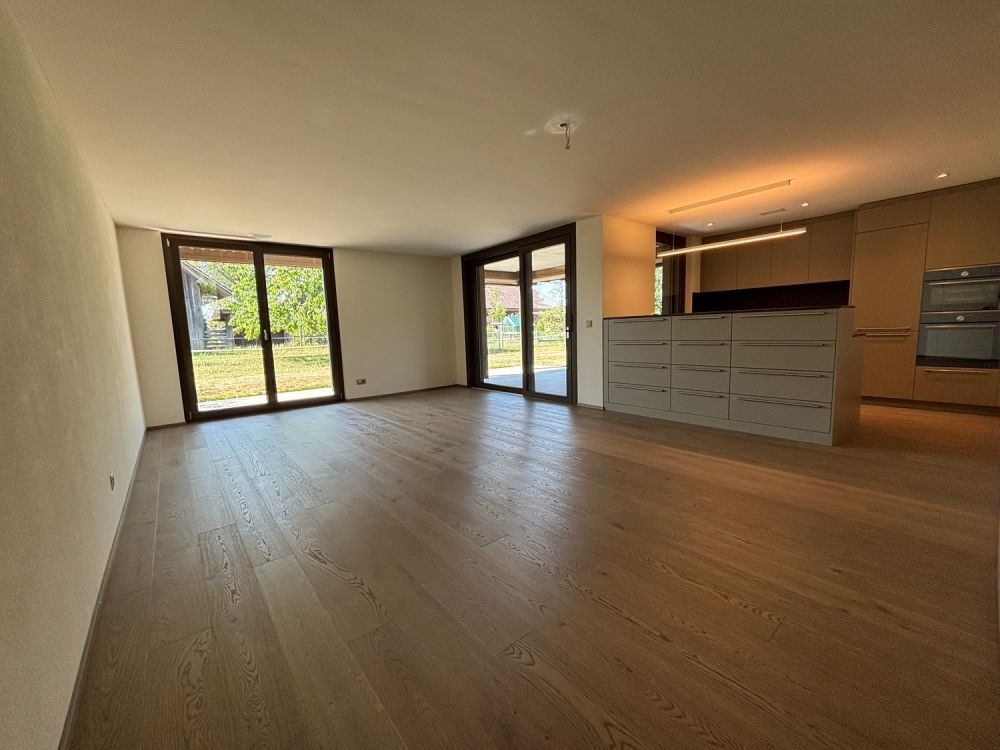 Grosszügige 4.5 Zimmer-Gartenwohnung mit riesigem idyllischem Garten - Bild 5
