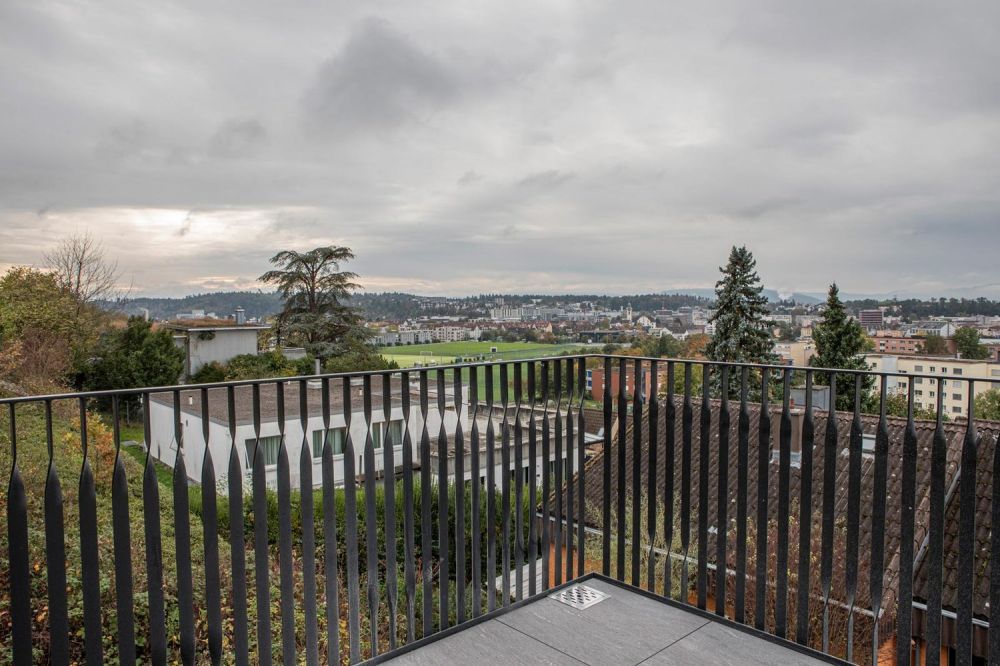 Moderne, helle 4.5-Zimmerwohnung und 1 Reduit  mit einer Topaussicht - Bild 11