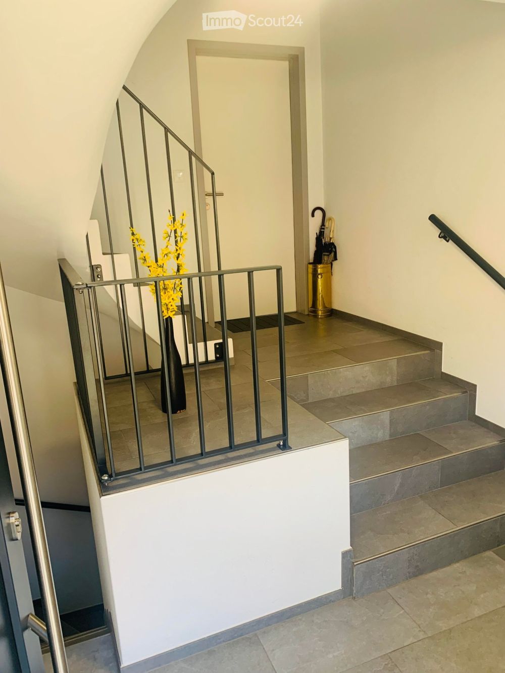 Wohnen wie im Einfamilienhaus mit viel Umschwung und Garten - Bild 8