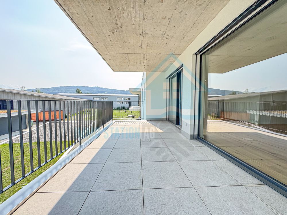 Neuwertige 3.5-Zimmer-Neubauwohnung mit Balkon und Top-Ausstattung - Gedeckter Balkon