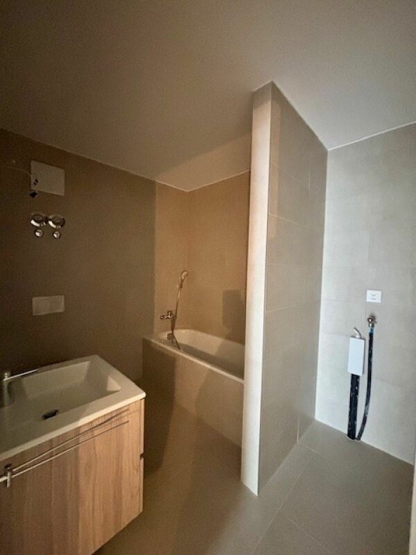 Magnifique attique mansardé - Salle de bains