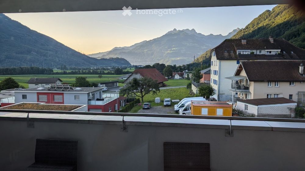 Moderne 4.5-Zimmer-Wohnung mit Bergsicht - Bild 1