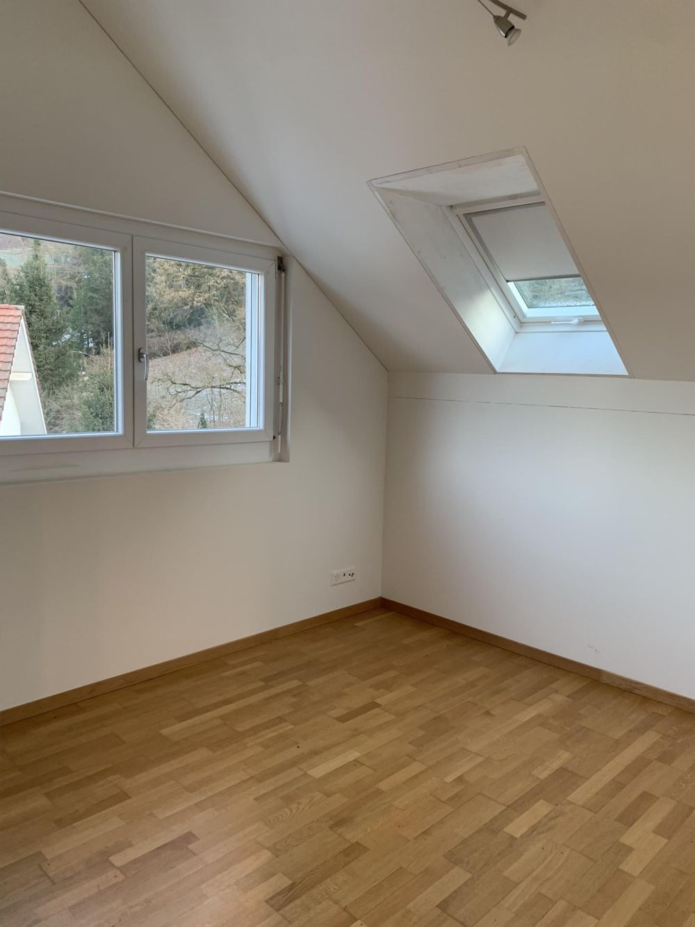 Ruhig gelegene 5.5-Zimmer-Maisonette-Wohnung in Bahnhof-Nähe - Zimmer 3 rechts hinten