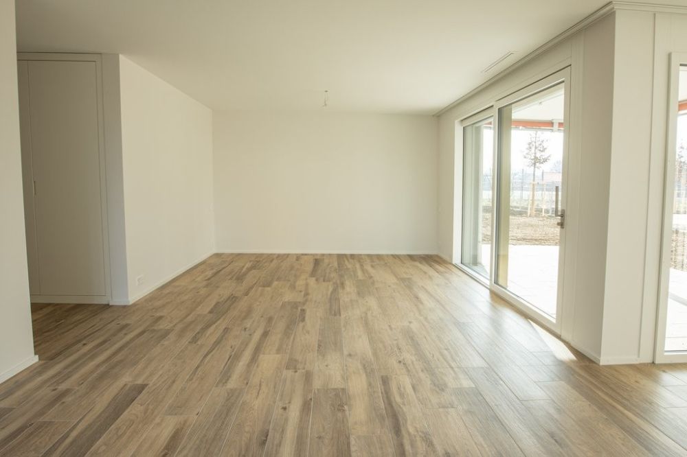 Grosszügige, helle Wohnung mit Sitzplatz und eigener Waschküche - Zimmer