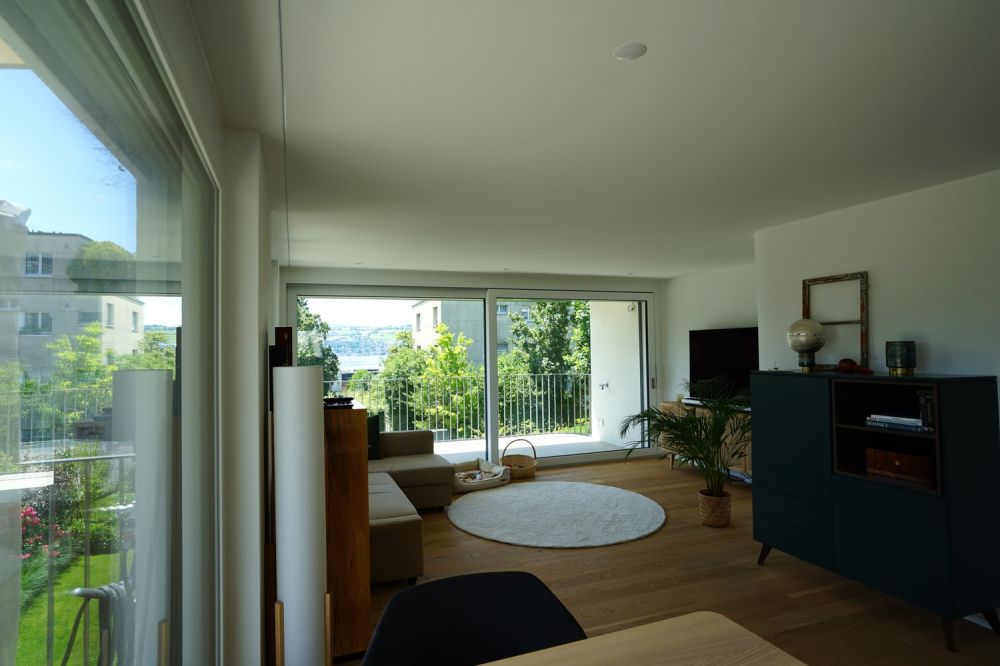 Neubauwohnung mit Gartensitzplatz, zwei Balkonen und traumhafter Seesicht - Bild 8