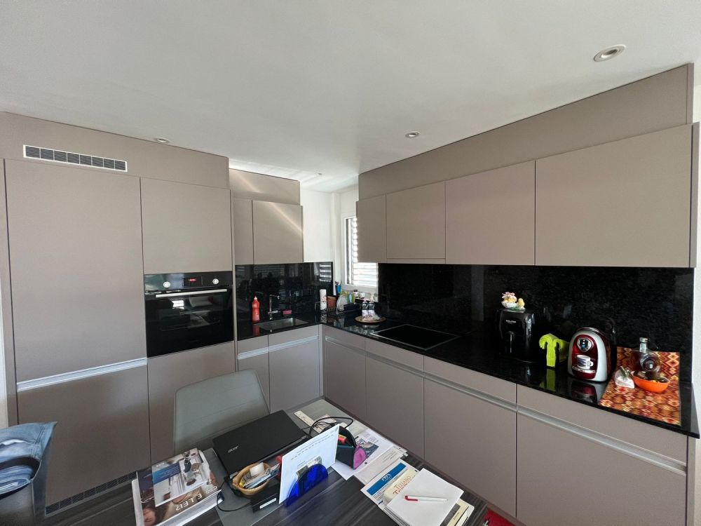 Moderno appartamento 2.5 locali con vista panoramica a Bellinzona e prima mensilità GRATIS! - Bild 1