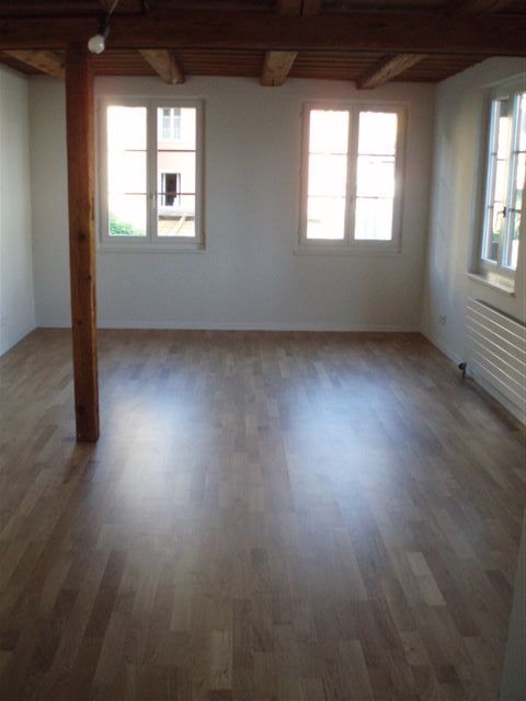 Sanierte Altbauwohnung für junge Leute im Zentrum - Zimmer