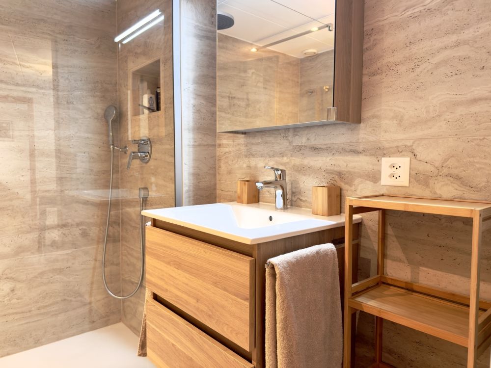 LOC 65 - CONTINENTAL C - salle de douches / shower room / sala docce