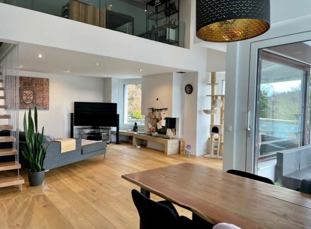 Moderne 6.5 Zr. Wohnung mit Terrasse und wunderbarer Fernsicht - Bild 1