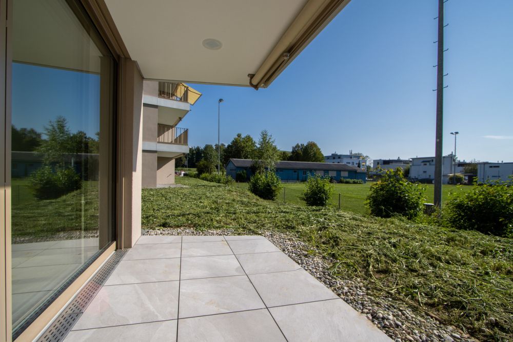 moderne 3.5-Zimmerwohnung in unmittelbarer Seenähe - Terrasse