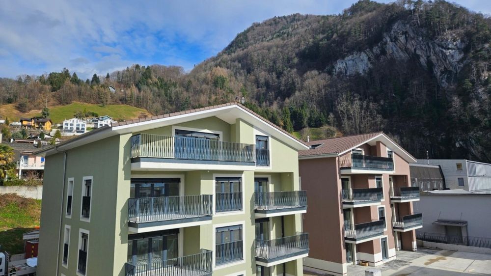 Helle, neue luxuriöse 3½ Zimmer Wohnung (E7) im DG mit grossem Balkon - Bild 3