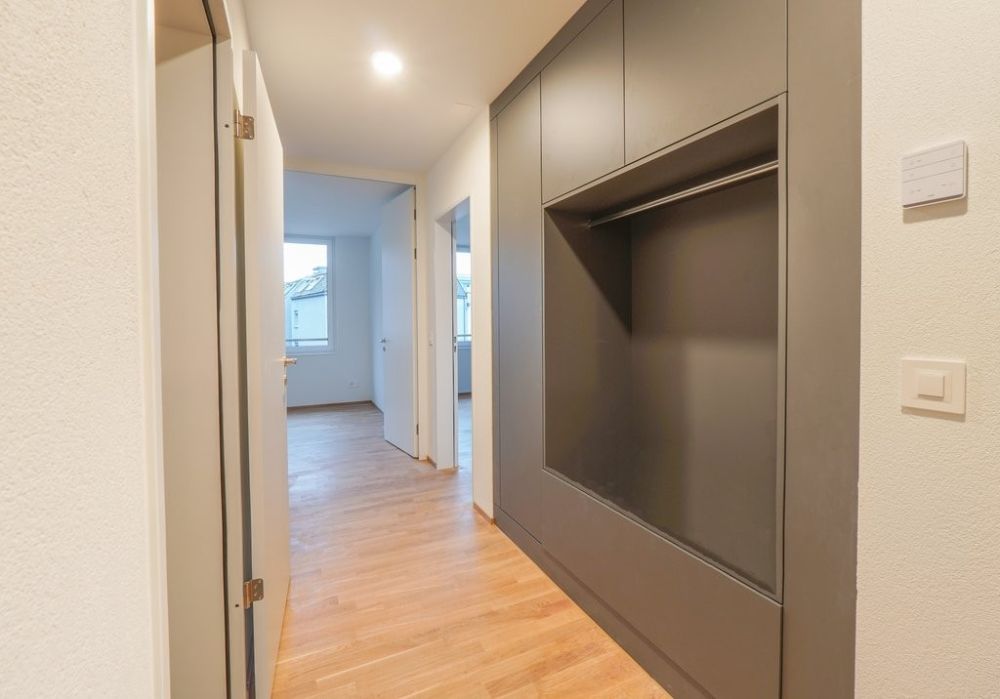 ERSTVERMIETUNG IN LIESTAL - jede Wohnung mit eigenem Waschturm - Eingang.jpg