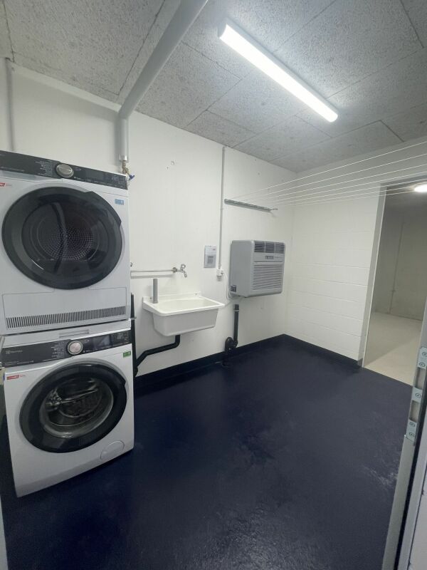 Erstvermietung 3,5 Zi. Attika-Wohnung Süd - Waschküche / Keller