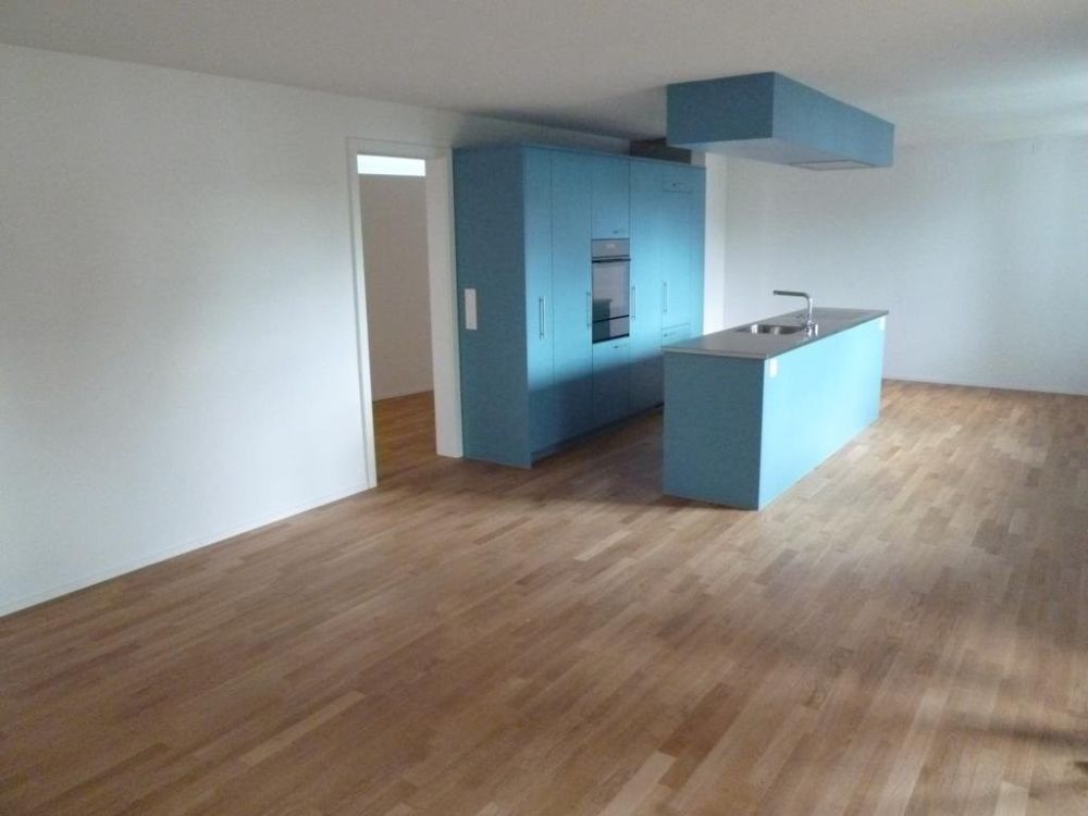 Moderne 3.5-Zimmerwohnung in Ostermundigen mit grossem Balkon - Wohnzimmer/ Küche
