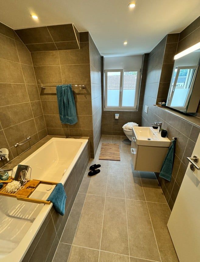 Moderne Familie-Wohnung - Bad