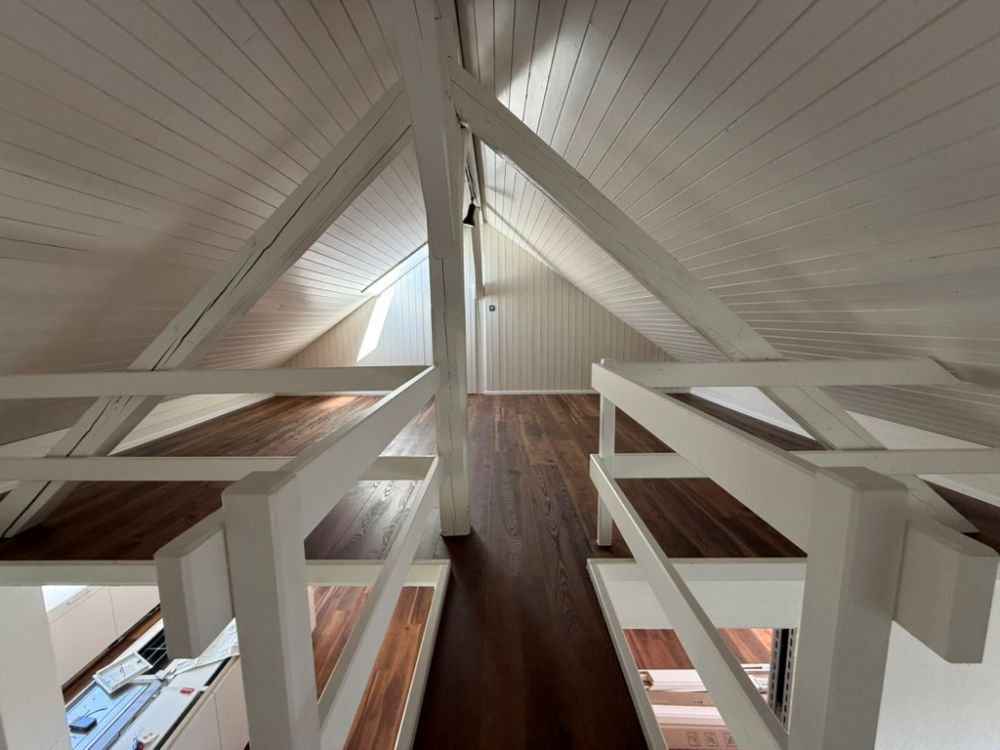 Erstbezug nach Sanierung: Charaktervolle 4.5-Zimmer-Maisonette-Wohnung mit Wintergarten und Galerie - Bild 3