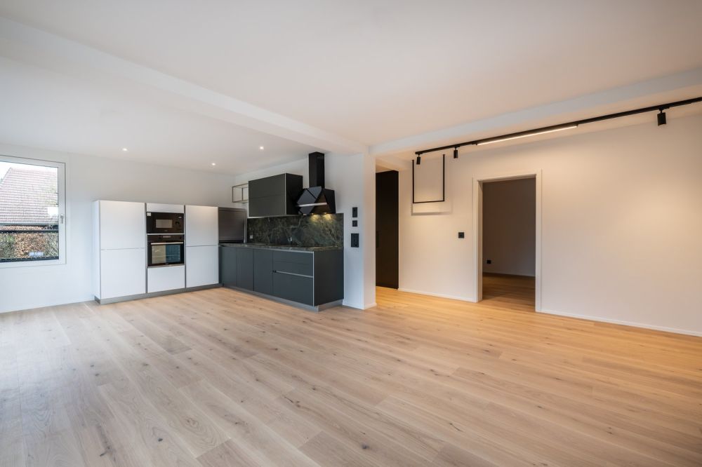 Aus alt wird neu - topmoderne 2.5-Zimmerwohnung zu vermieten - Bild 2