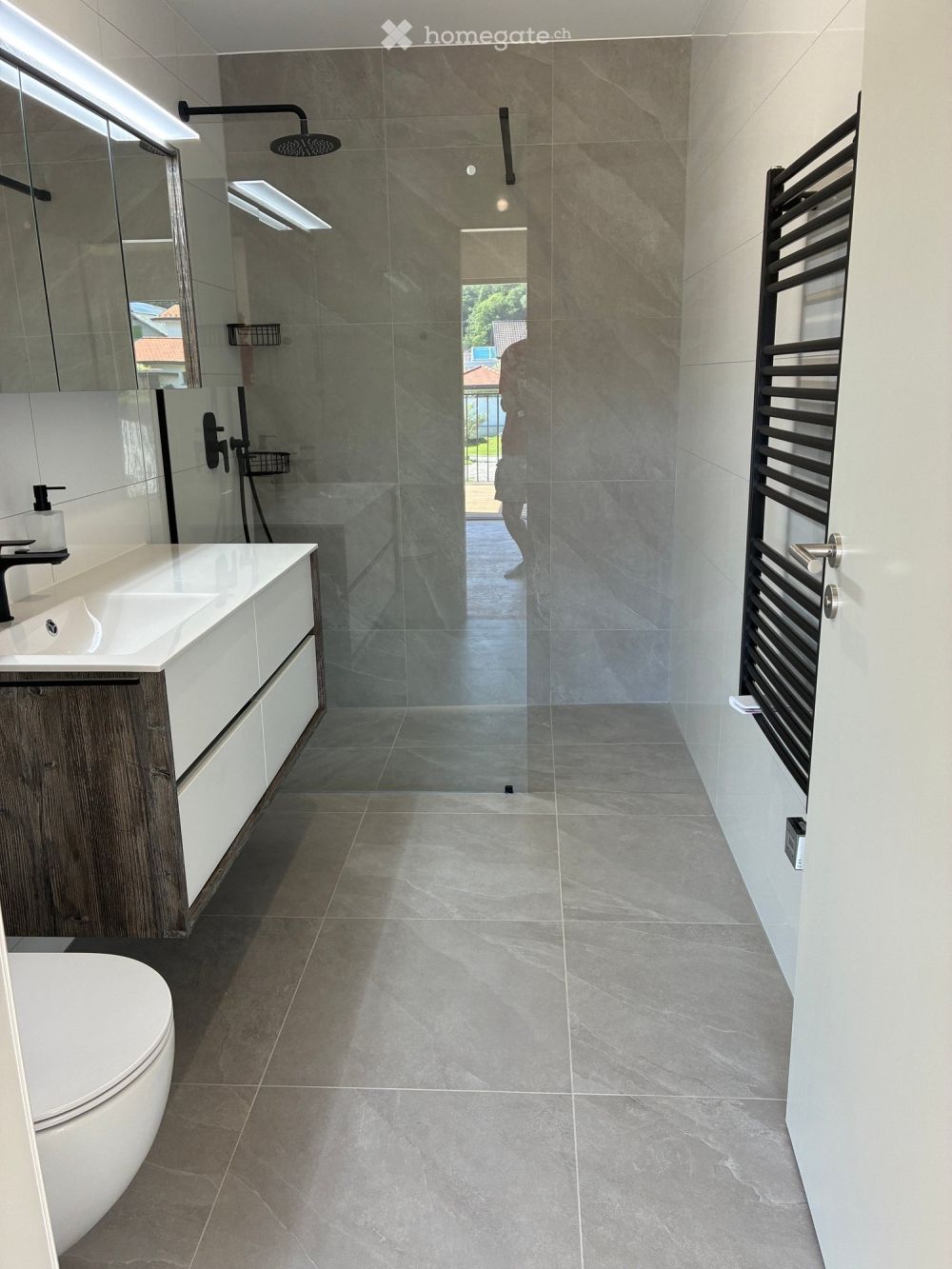 Appartement neuf exclusif de 2,5 pièces avec grand balcon et vue magnifique à Tatroz - Bild 11