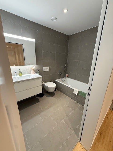 Moderne 3.5-Zimmer-Neubau-Wohnung mit Balkon in Neuenhof - Bild 5