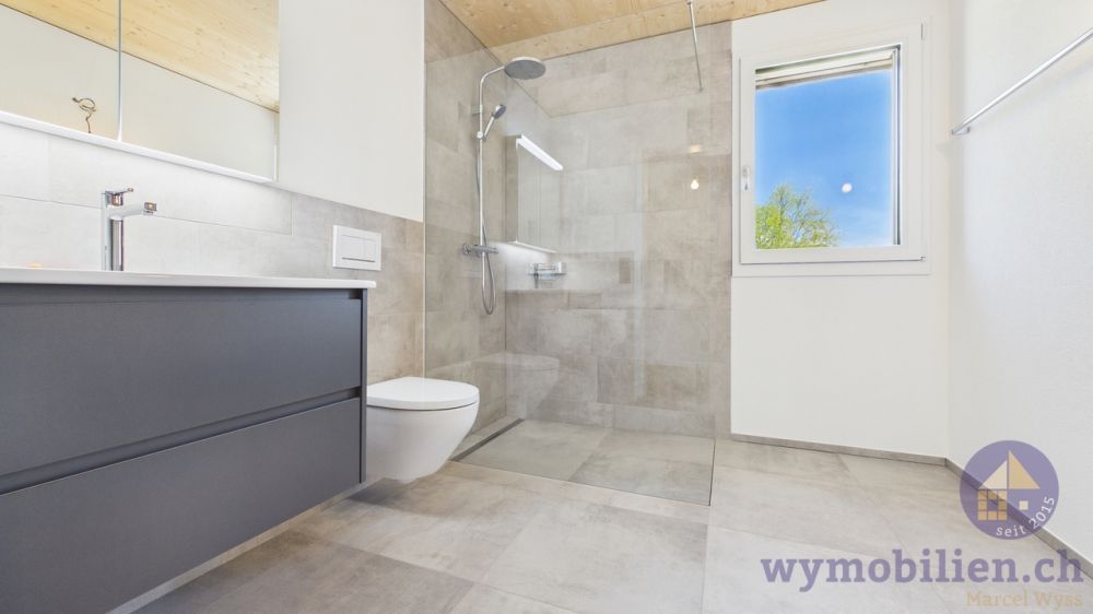 Erstbezug - Wohnen auf höchstem Niveau - 2 Zimmer + Galerie und Büro! - Bad mit Walk-In Dusche