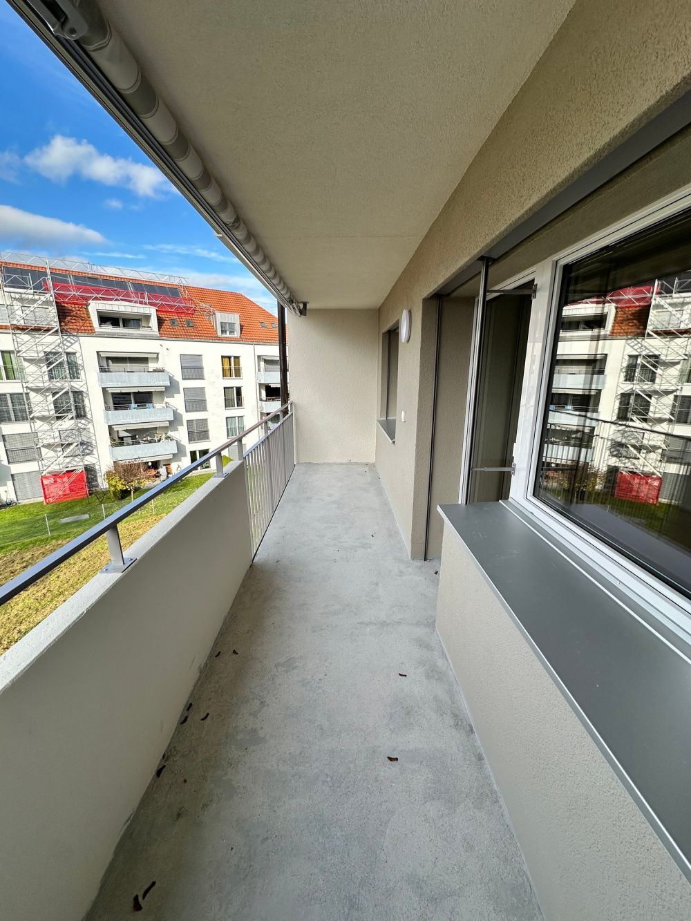 Neuwertige moderne 3.5-Zimmer-Wohnung mit eigenem Waschturm - Bild 8